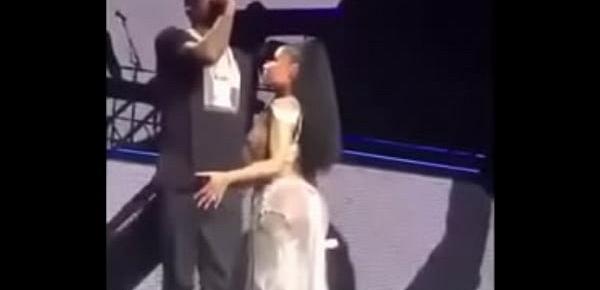  Nicki Minaj pegando no pau de Meek Mill